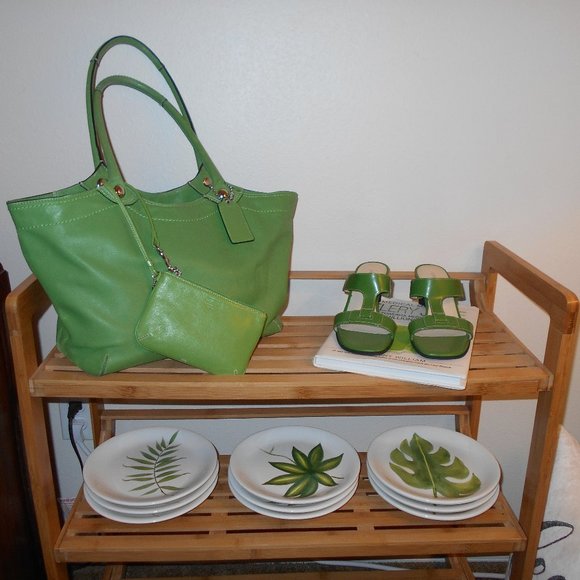 Appetizer Plates 10 Each White 8" Round - Picture 7 of 11